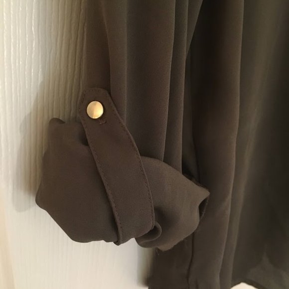 Dynamite Green Blouse with Gold Accents - Picture 4 of 5